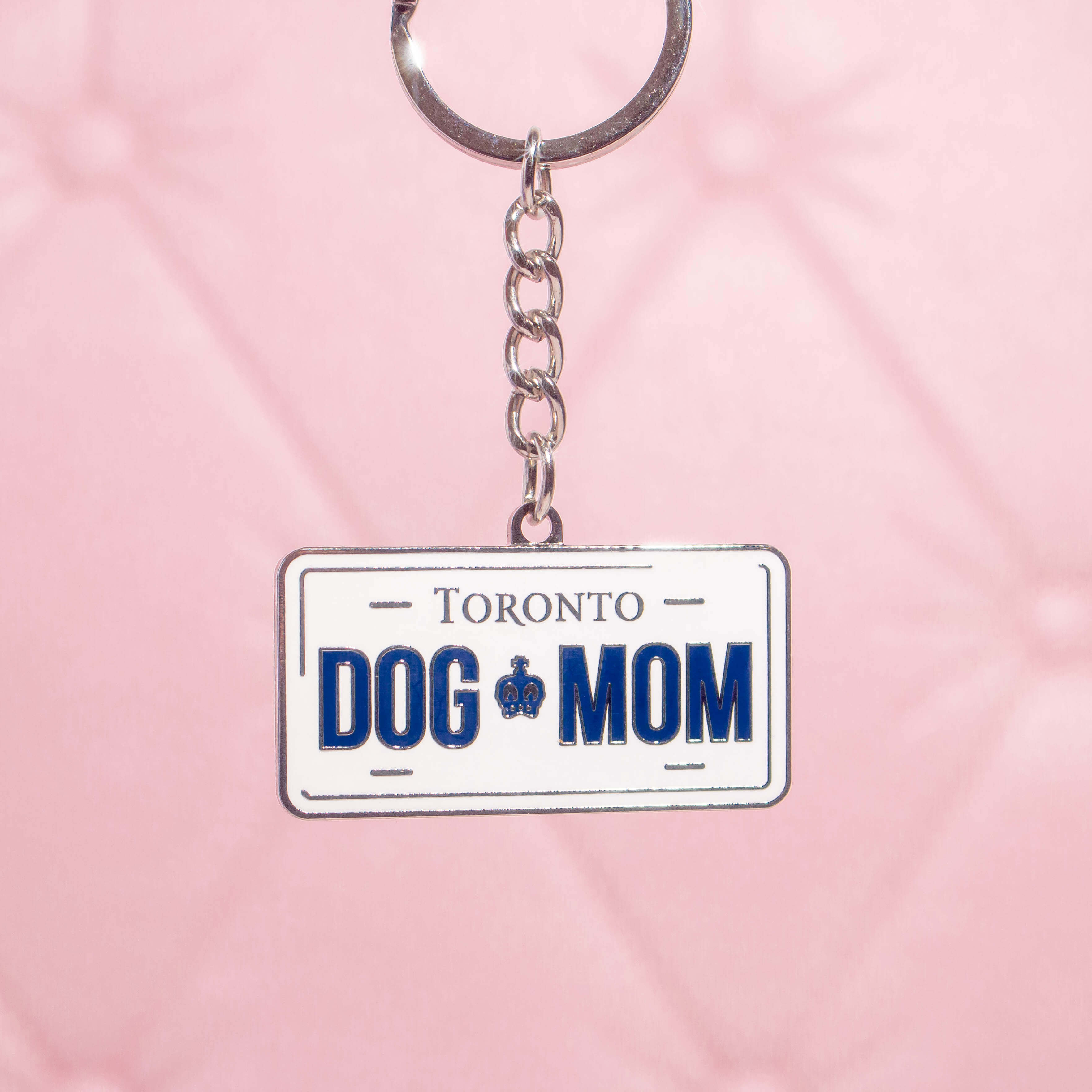 License Plate Dog Mom Key Chain - Silver