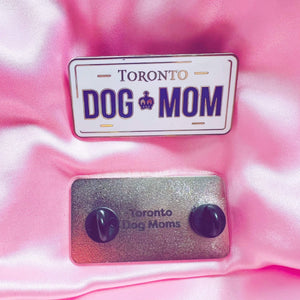 License Plate Dog Mom Pin - Silver